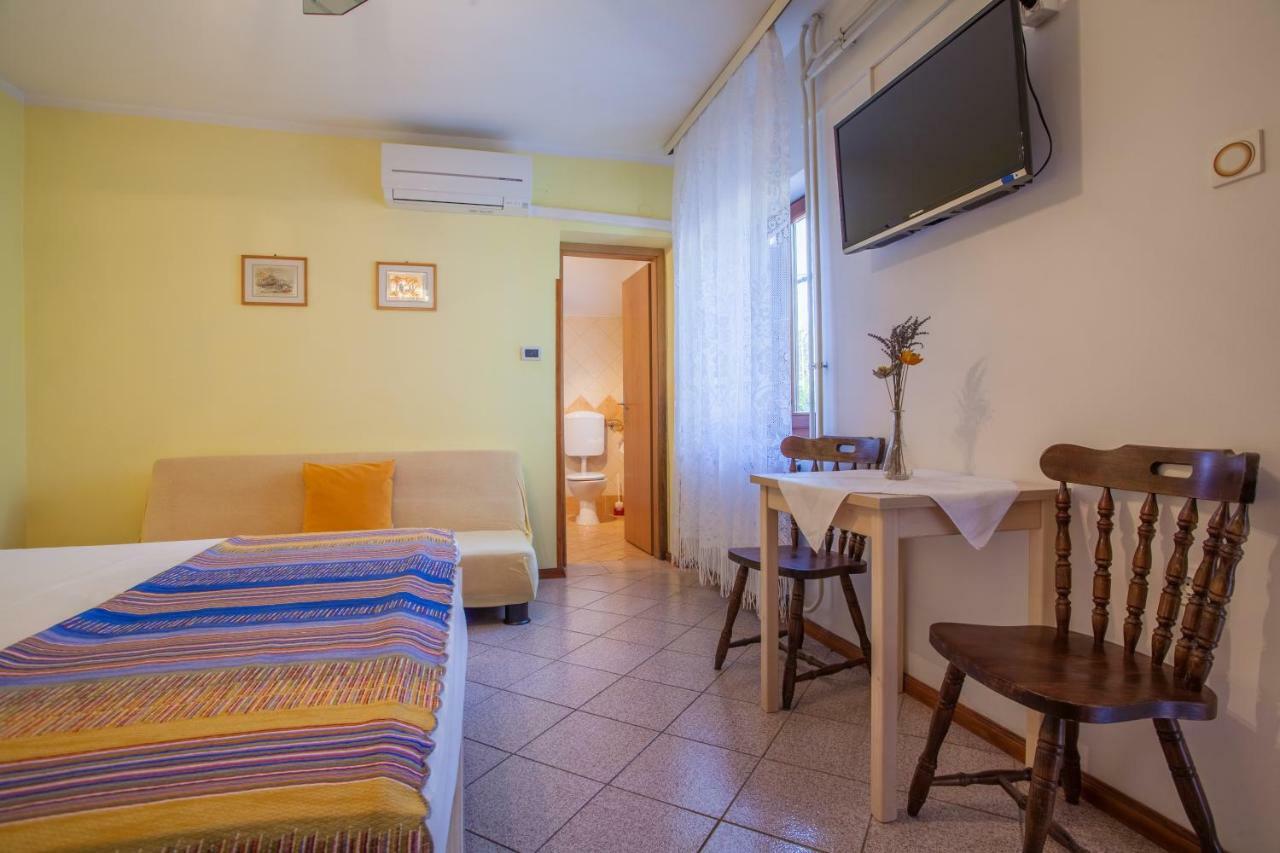 Rooms Ester Cres Zewnętrze zdjęcie