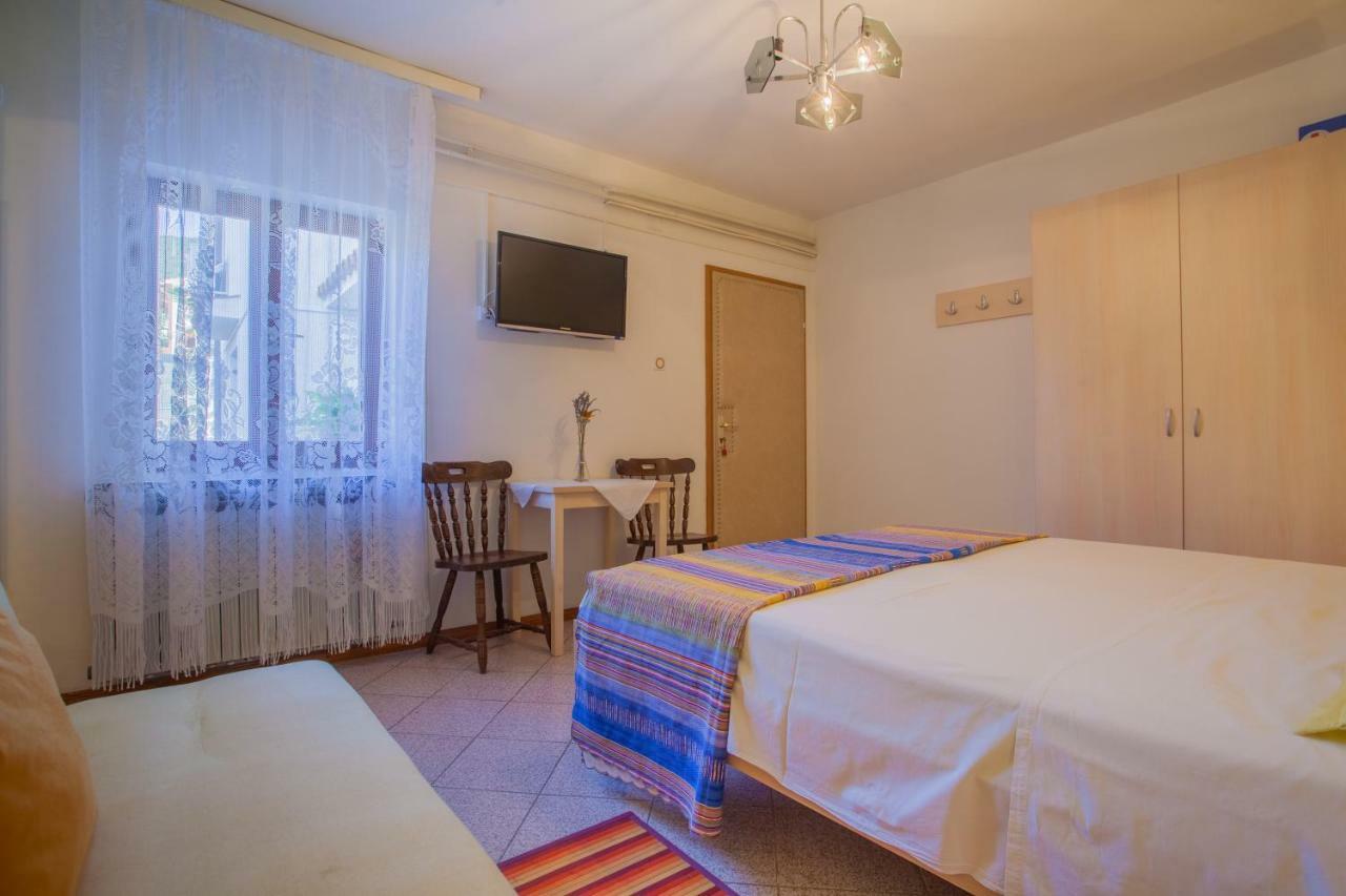 Rooms Ester Cres Zewnętrze zdjęcie